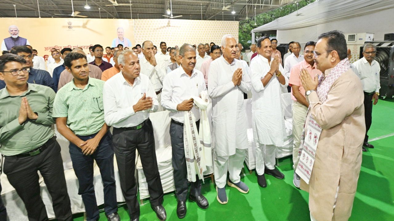सीएम भजनलाल का सेवानिवृत्त अफसरों को संदेश: "नौकरी से रिटायर हुए हैं, समाज से नहीं... 'विकसित राजस्थान' के लिए दिखाएं रास्ता"