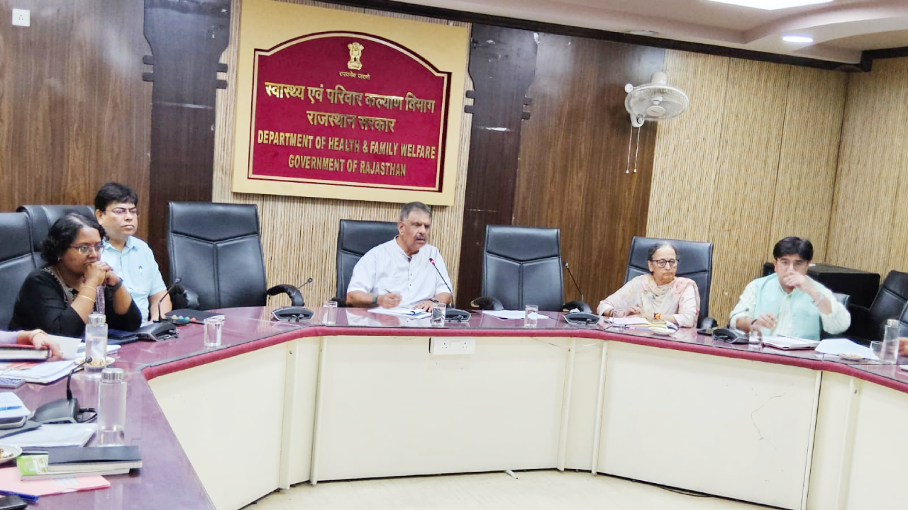 ग्राउंड पर उतरो, रिस्क क्षेत्रों को घेरो, स्वाइन फ्लू और डेंगू के खिलाफ गजेन्द्र सिंह खींवसर का बड़ा फरमान