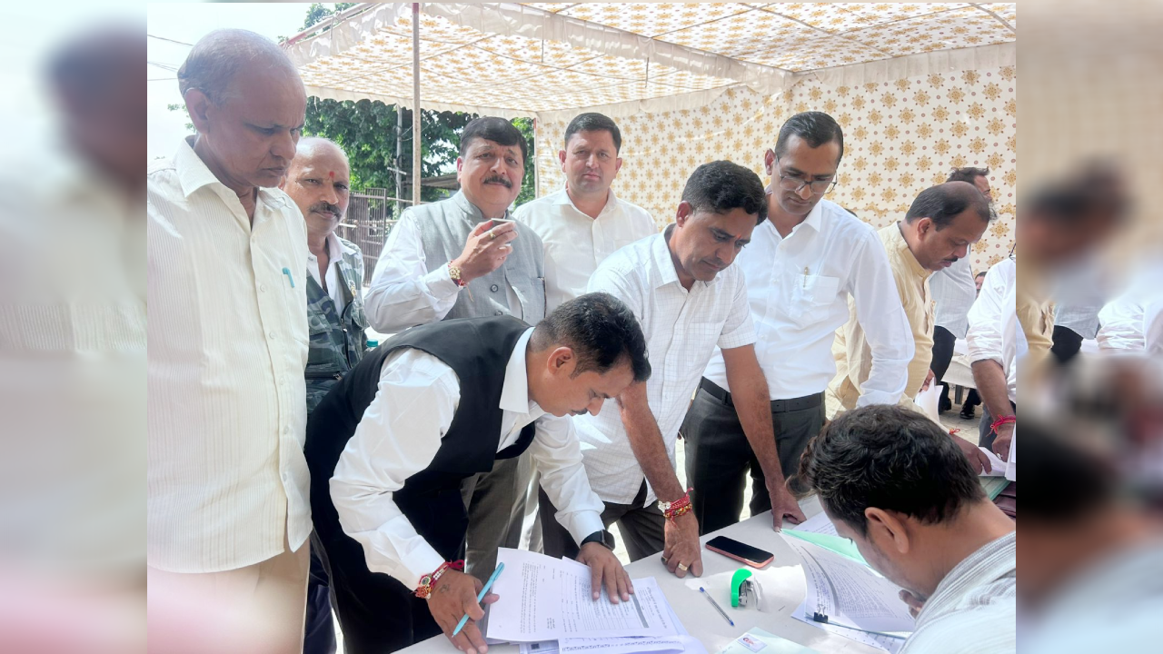 ​वार्ड 49 से भाजपा प्रत्याशी मुकेश शर्मा ‘काका’ ने भरा नामांकन