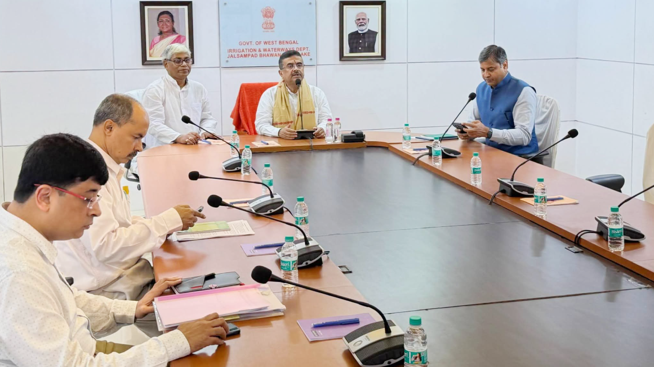 ​बाढ़ प्रभावित जिलों में राहत-बचाव कार्य तेज करने के निर्देश, सीएम शुभेंदु अधिकारी ने की उच्चस्तरीय समीक्षा