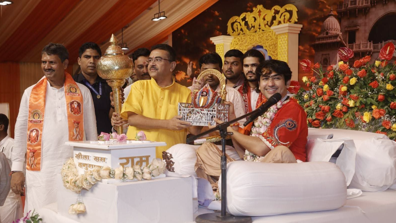 ​बंगाल में गूंजा सनातन जागरण का संदेश, धीरेंद्र शास्त्री ने उठाए संस्कृति और राष्ट्रभाव के मुद्दे