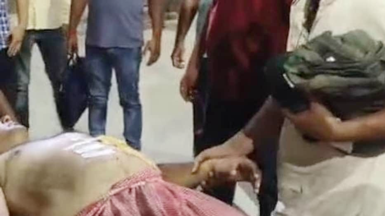 ​जुए के अड्डे पर छापेमारी के दौरान पुलिस पर बमबारी, ASI घायल