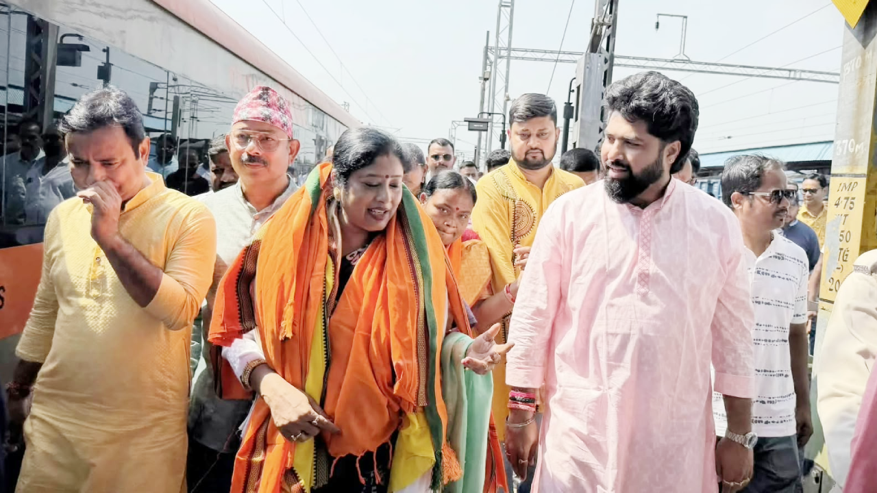 ​आसनसोल में भाजपा की पश्चिम बंगाल सहप्रभारी पिंकी कुशवाहा का भव्य स्वागत