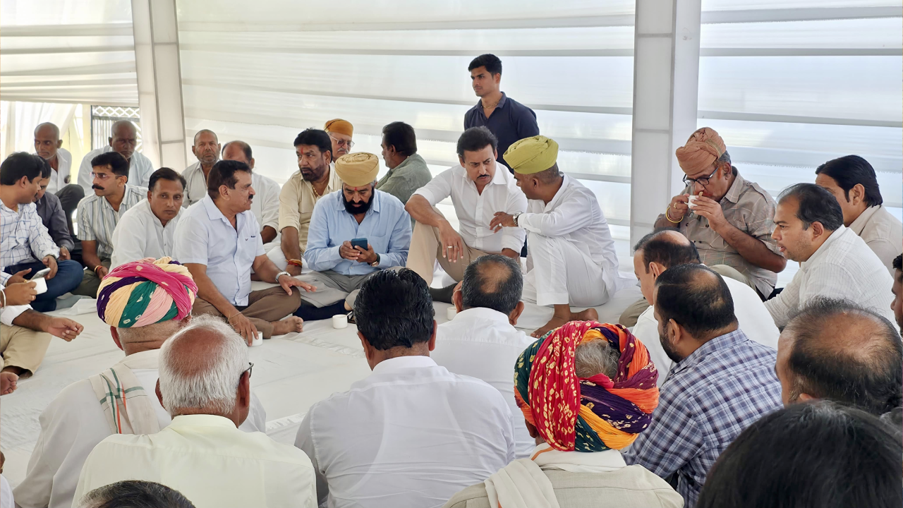 ​कर्नल राज्यवर्धन राठौड़ ने चित्तौड़गढ़ पहुंचकर विधायक आक्या के पिता को दी श्रद्धांजलि