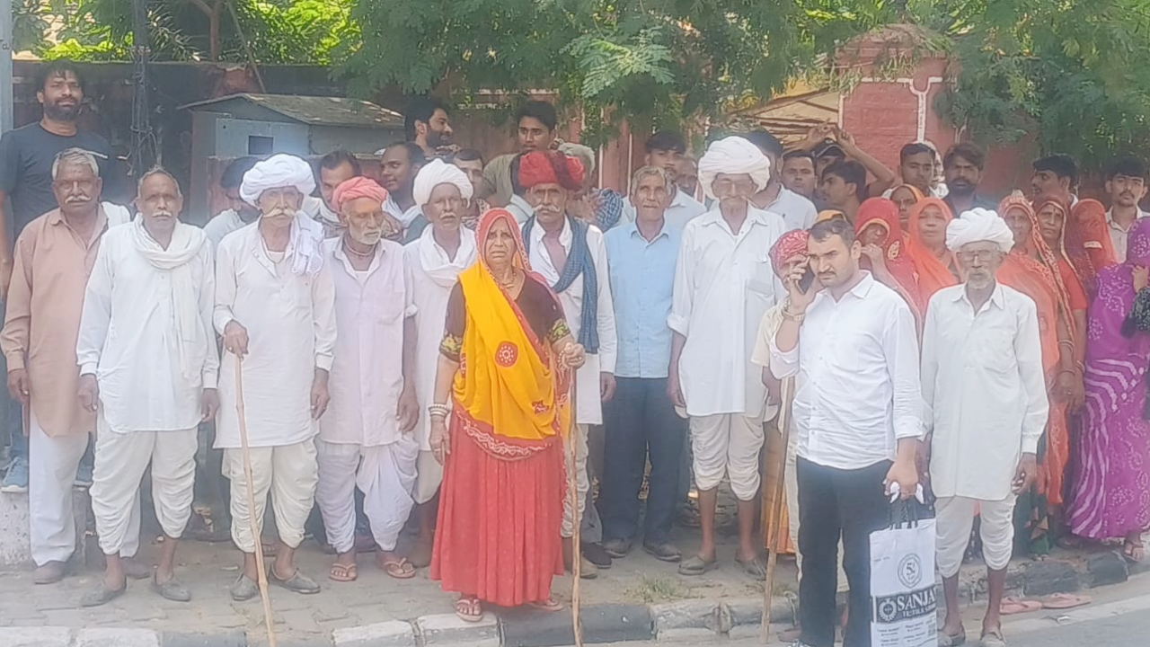 ​आवासीय क्षेत्र से अवैध रंगाई-छपाई फैक्ट्रियां हटाने की मांग, मुख्यमंत्री को सौंपा ज्ञापन