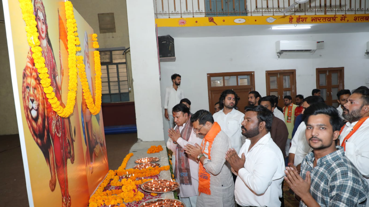 जन्म से नहीं, कर्म से तय होती है इंसान की महानता... महर्षि वाल्मीकि के चरणों में झुकी गुलाबी नगरी, जयपुर में गूंजा सामाजिक समरसता का शंखनाद